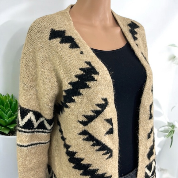 Tahari Soft Cozy Aztec South West Open Front Cardigan Sweater - Picture 3 of 16